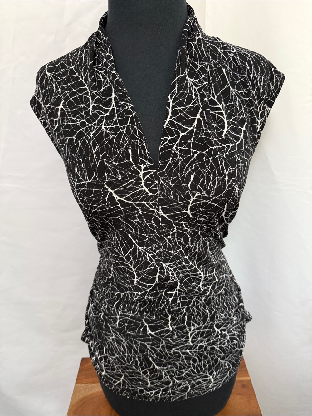 Winter Branches Side Ruched V-Neck Shell - Picture 2 of 9